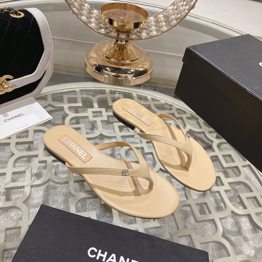 CHANEL_Flip_flops_5-3MY94.jpg