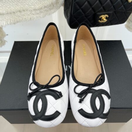 CHANEL Loafer