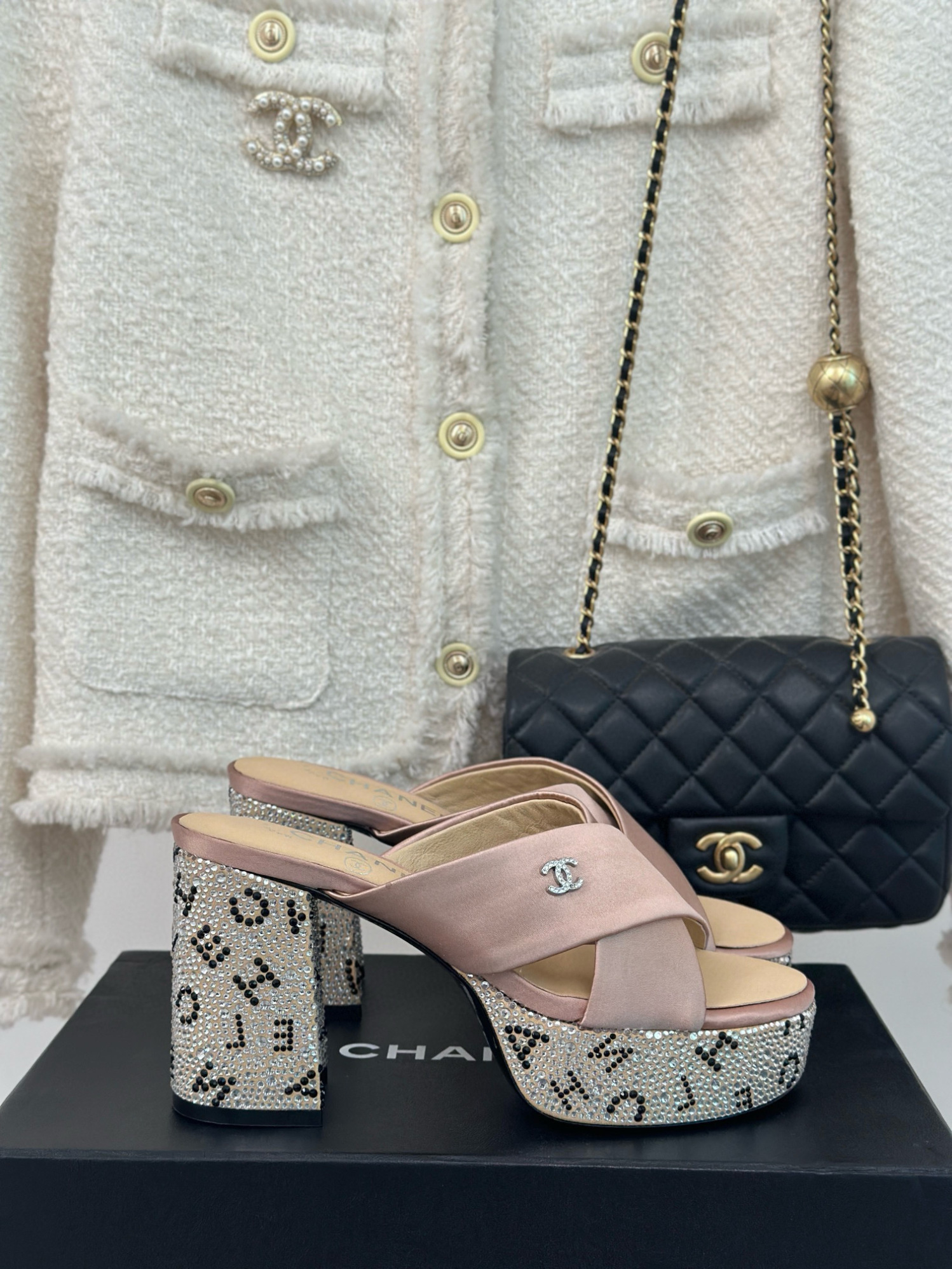 CHANEL_Rhinestone_cross_platform_slippers_3-MrJrS.jpg