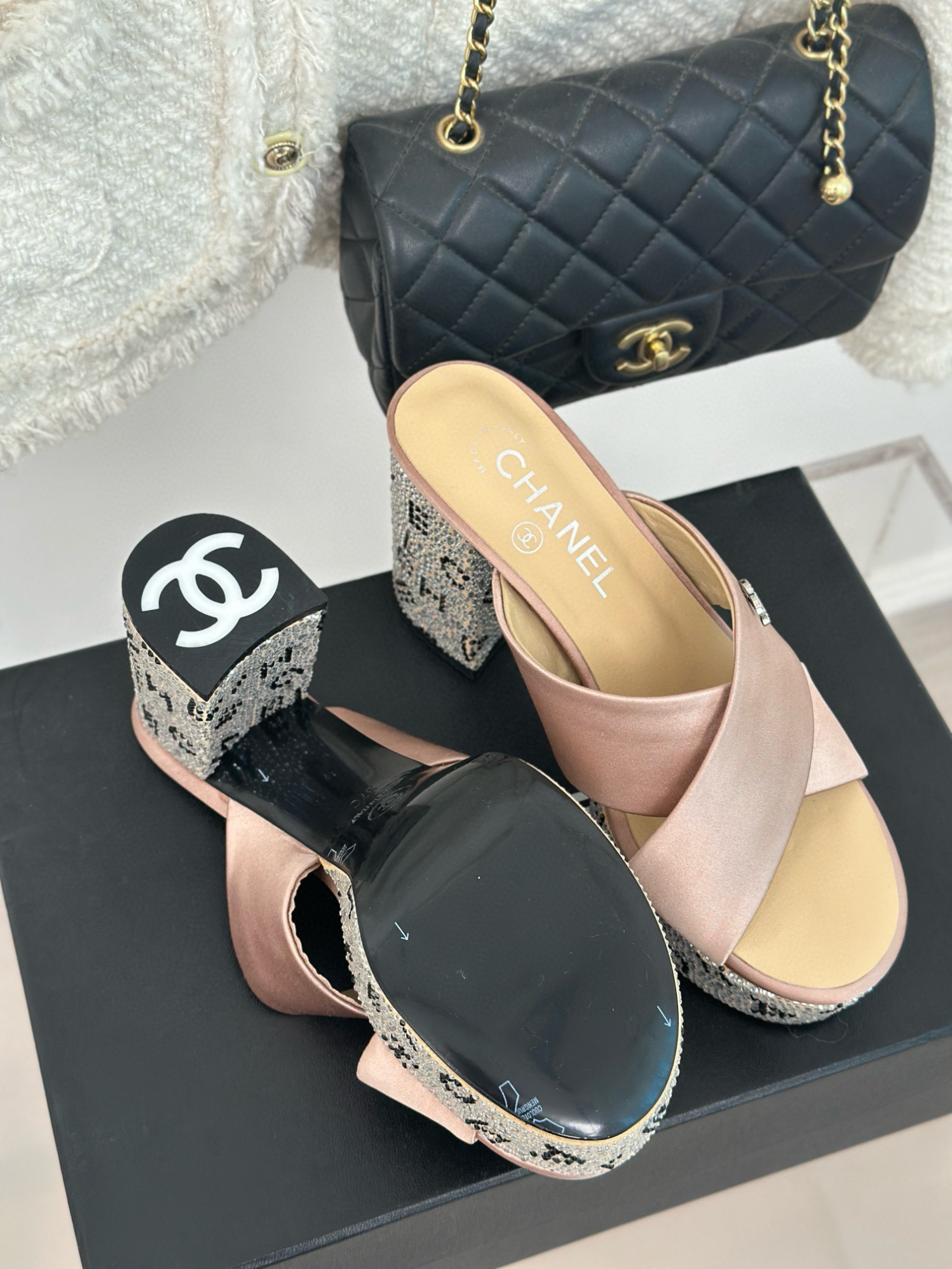 CHANEL_Rhinestone_cross_platform_slippers_5-qeG0I.jpg