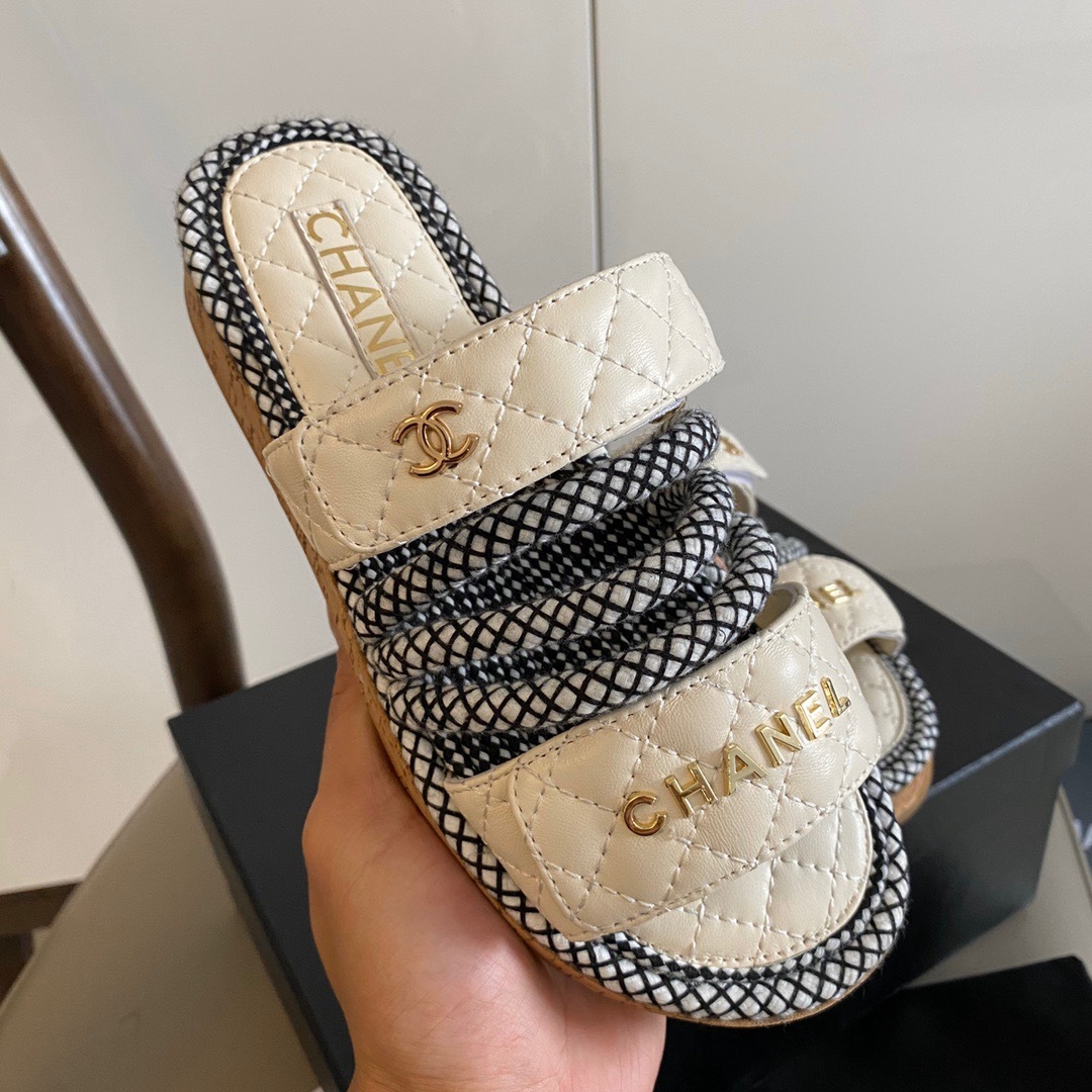 CHANEL_woven_sandals_with_twine_10-88YdO.jpg