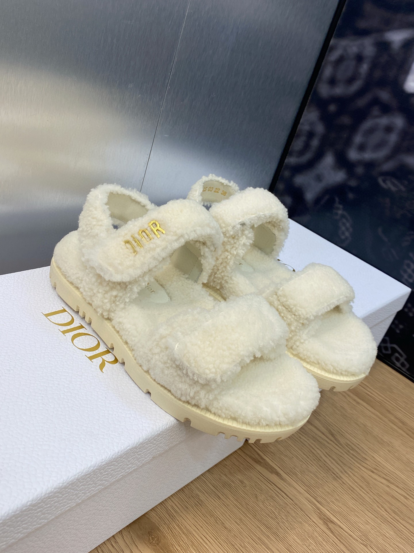 DIOR_-Acts_Wool_Sandals_5-8e9mn.jpg