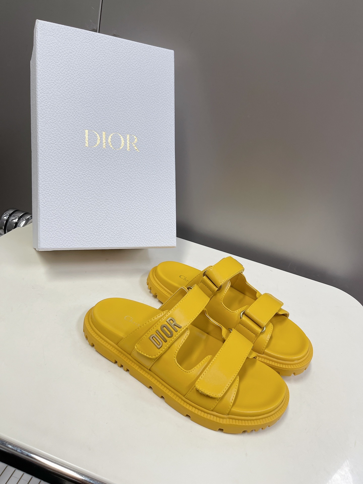 DIOR_DiorAct_Sandals_13-zWlOo.jpg