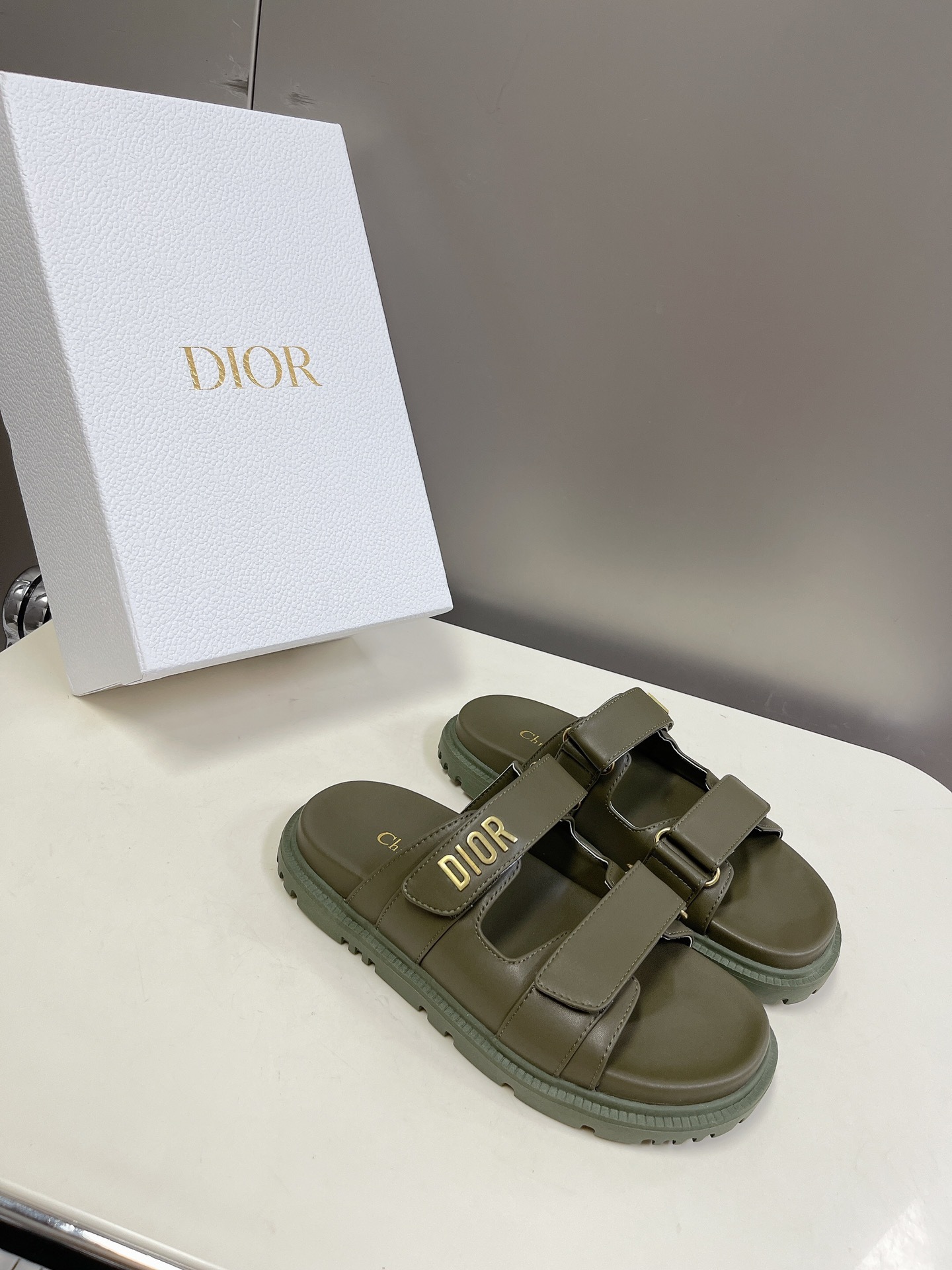 DIOR_DiorAct_Sandals_8-CYNrt.jpg