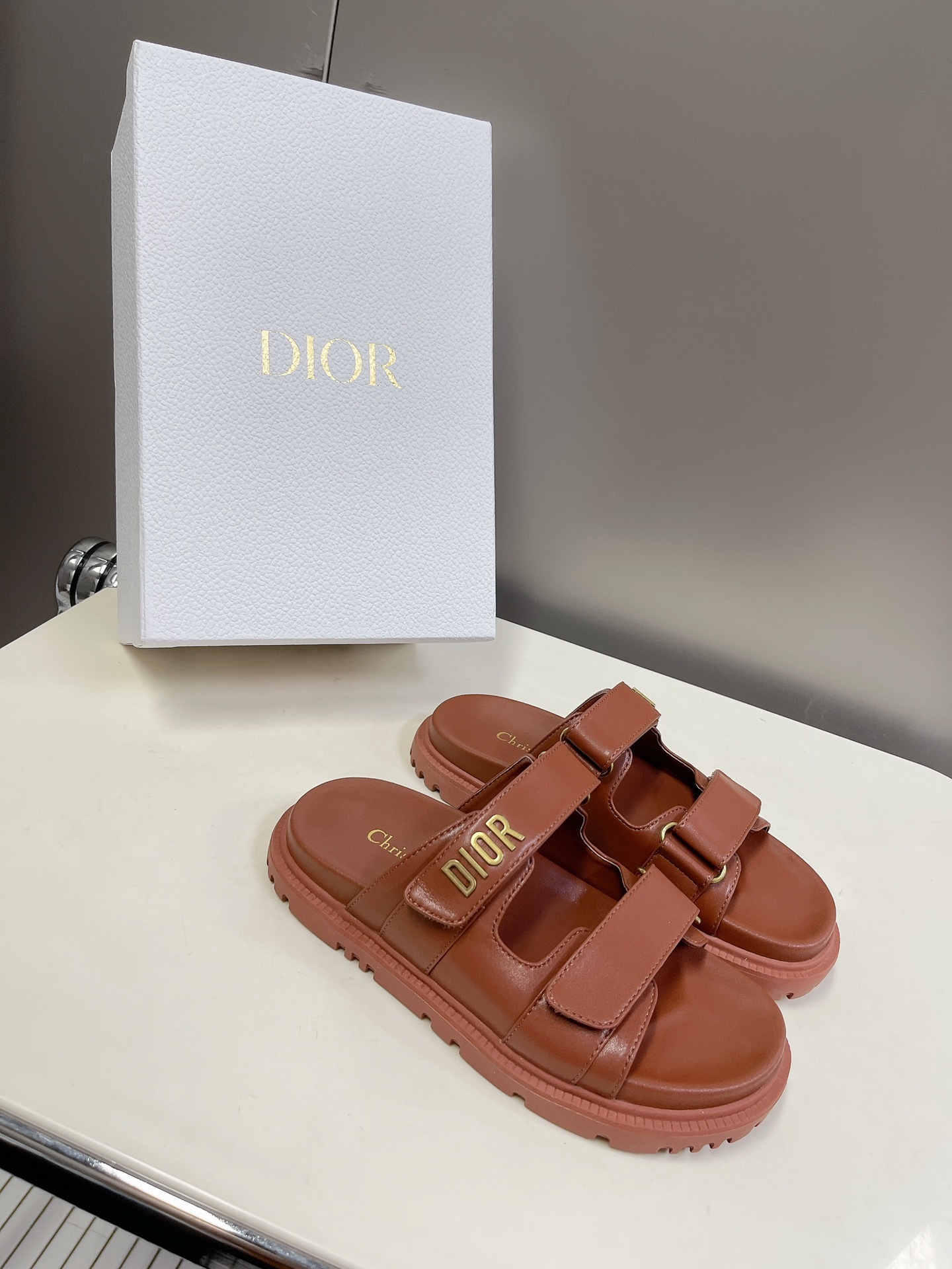DIOR_DiorAct_Sandals_9-26SrA.jpg