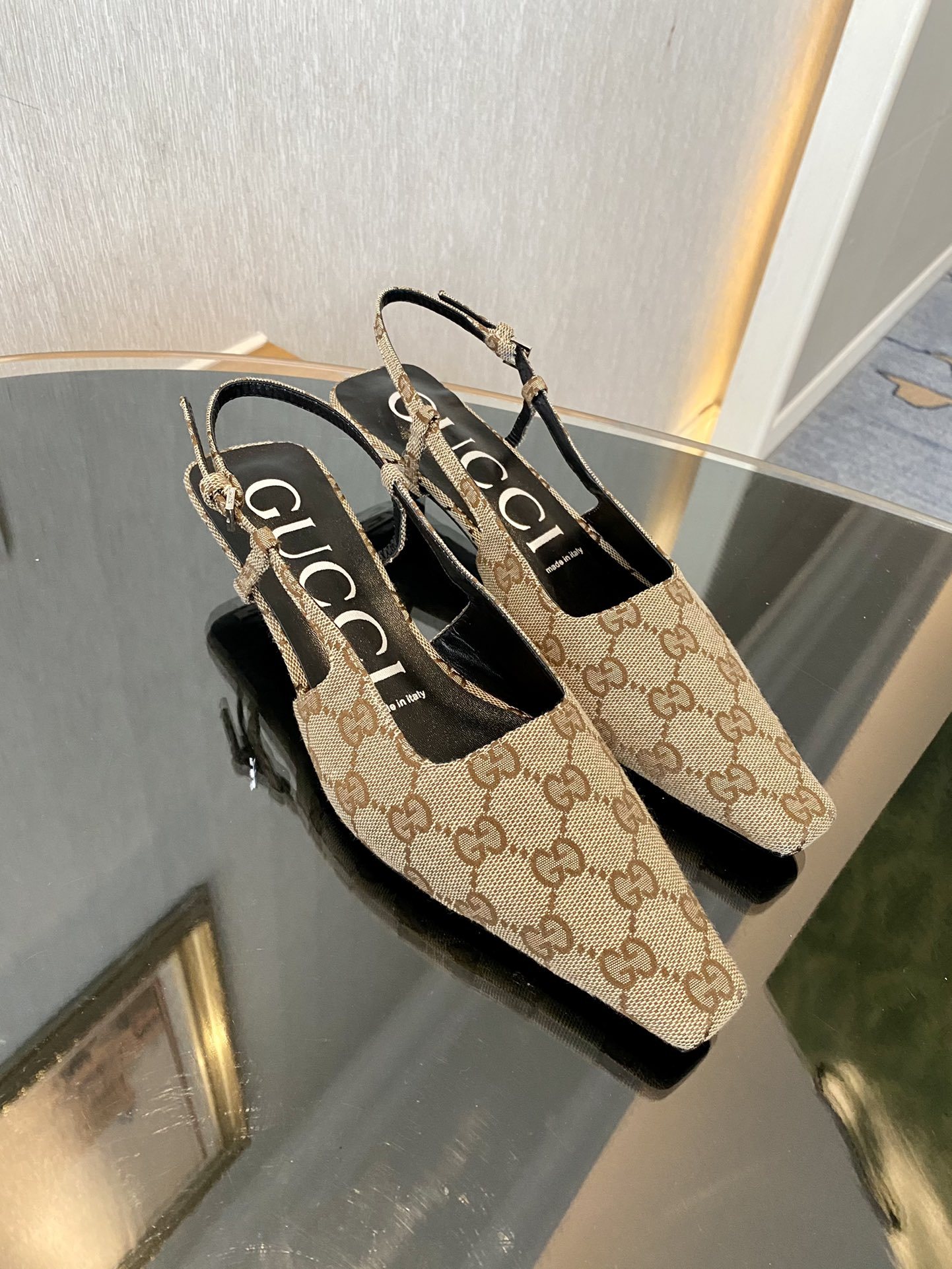 GUCCI_Vintage_Vintage_pressed_diamond_mesh_sandalsHeel_height_35cm_11-CGKmb.jpg