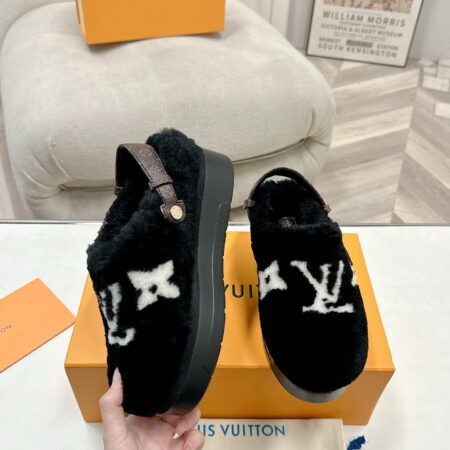 LOUIS VUITTON Furry sandals