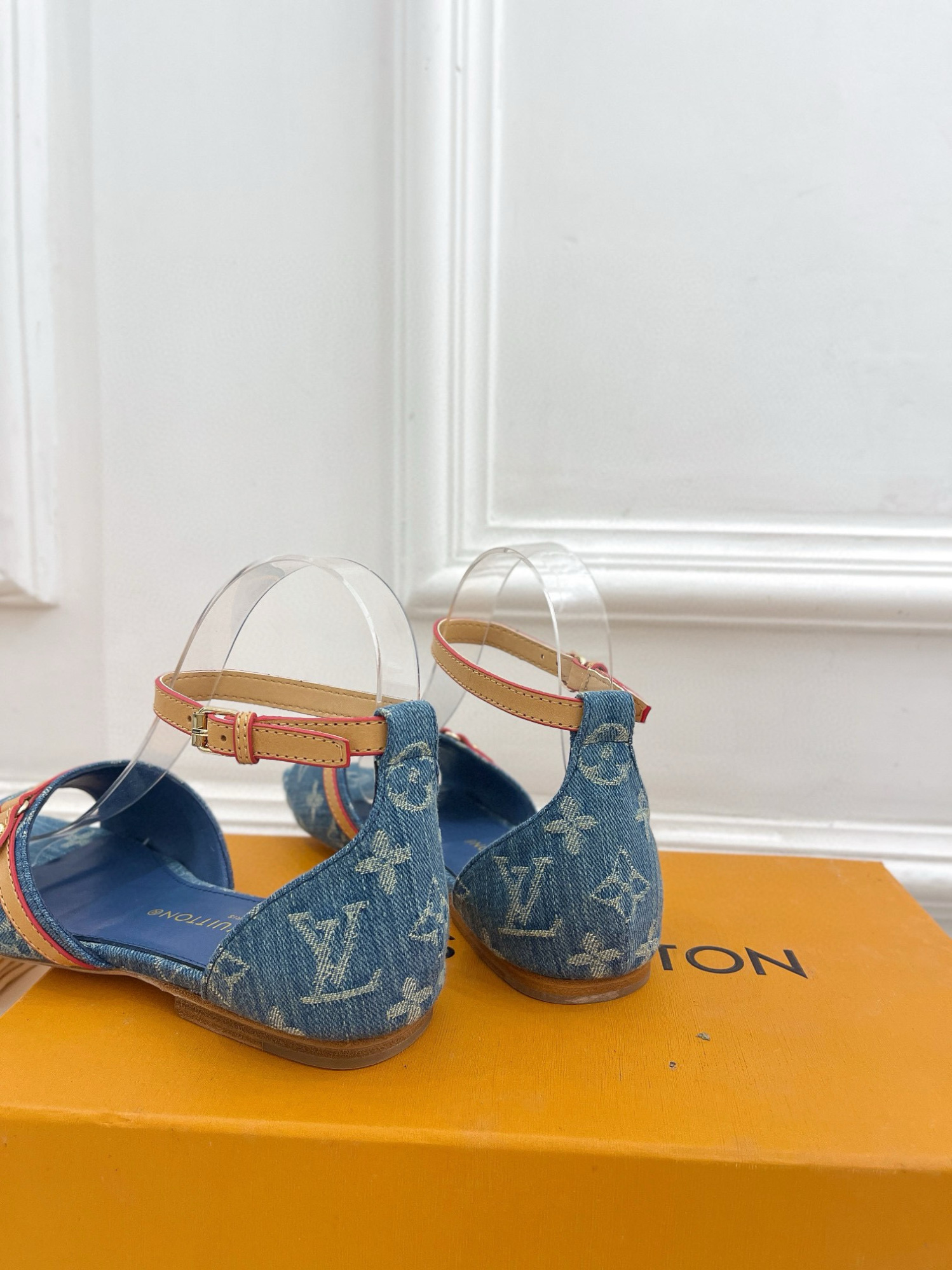 LV_NEO_REVIVAL_Flat_Denim_Sandals_6-NWfS8.jpg