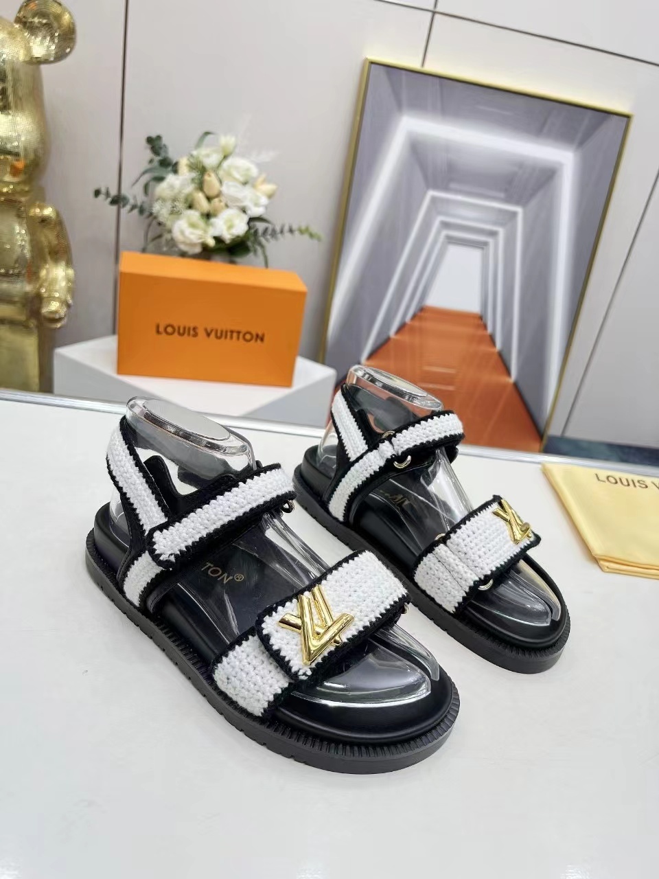 LV_Sandals_2-jFan9.jpg