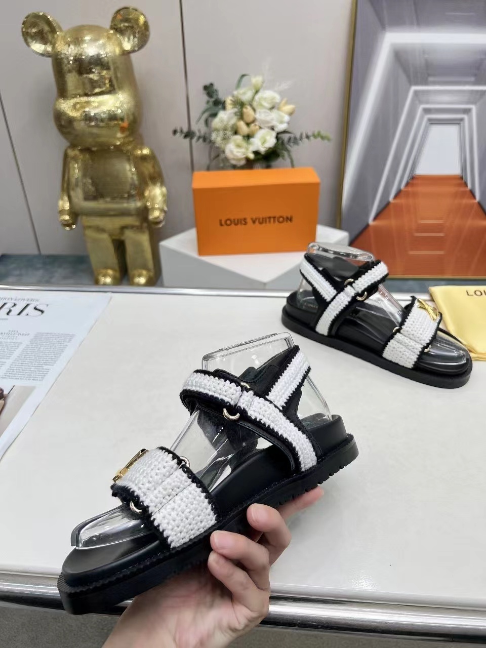 LV_Sandals_3-rrLdW.jpg