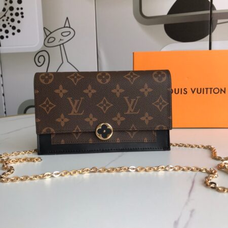 LOUIS VUITTON LV A four-leaf clover purse