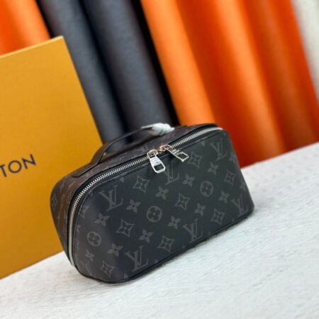 LOUIS VUITTON toiletry bag (24x13x13cm)