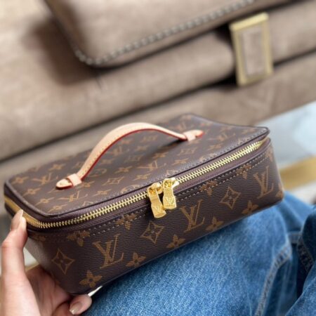 LOUIS VUITTON Makeup Bag（23x17cm）