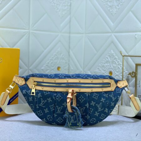 LOUIS VUITTON DISCOVERY Denim waist pack